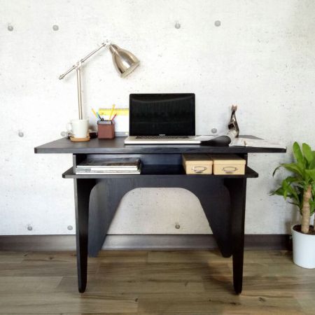 扱いやすさを考慮して、テーブルトップはテーブル本体より長くなっています。